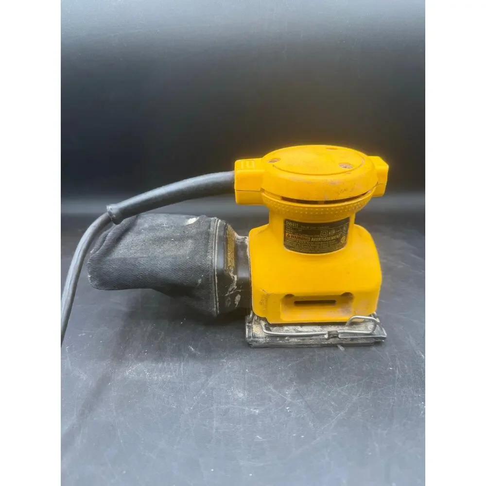 DeWalt DW411 1/4 Sheet Palm Grip Sander - tested and works